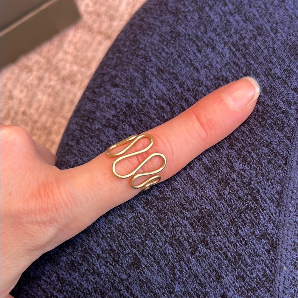 Elegant Gold Wave Form Ring - Picture 2 of 7